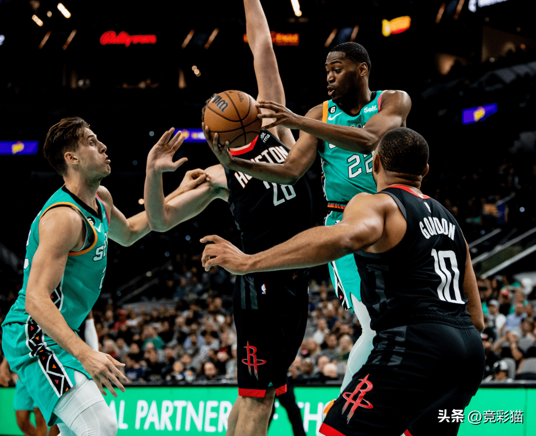 关于NBA季后赛常规赛激情夜！武磊里突外投，费内巴切大胜圣安东尼奥马刺的信息